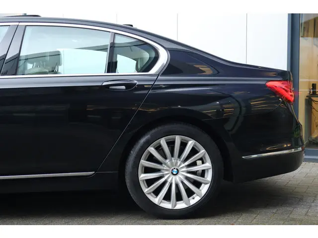 BMW 7 Serie 740i High Executive 2017 Benzine 5