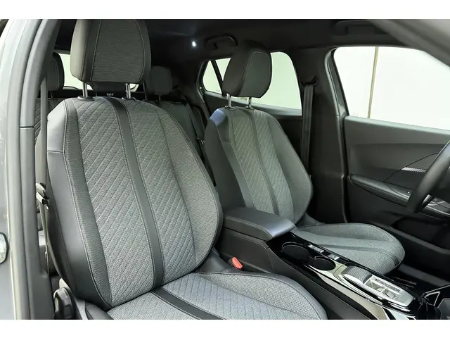 Peugeot 2008 1.2 Hybrid 145 Allure 2025 Hybride Benzine 10