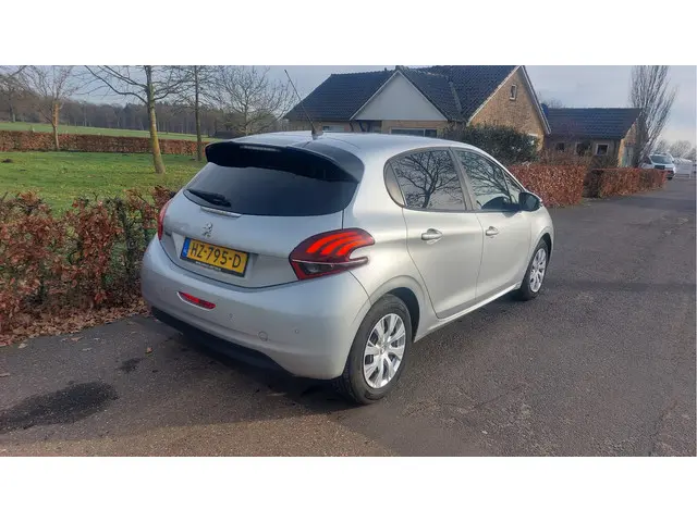 Peugeot 208 1.2 PureTech Urban Soul 2016 Benzine 2