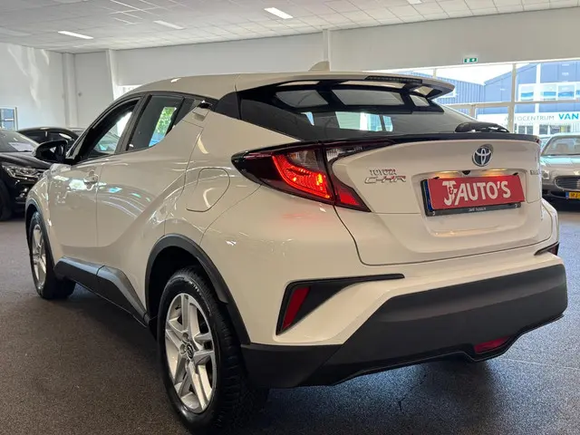 Toyota C-HR 3