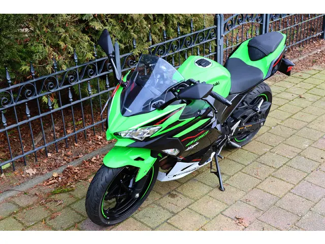 Kawasaki Ninja 400 KRT A2 CODE 80 2023 Benzine 7