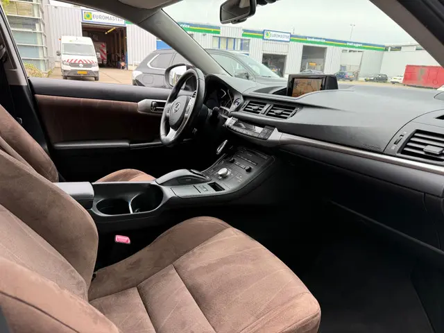 Lexus CT 200h F-Sport Line 2012 Hybride Benzine 4