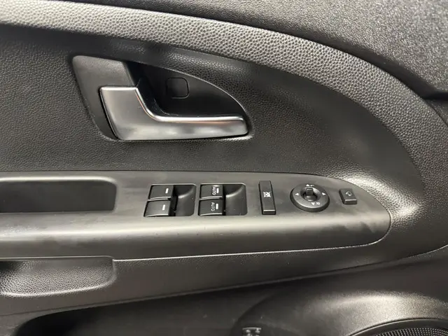 Kia Venga 1.4 CVVT ExecutiveLine 2015 Benzine 13