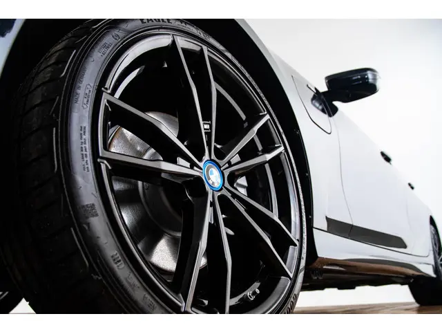 BMW 3 Serie 330e 2024 Hybride Benzine 10
