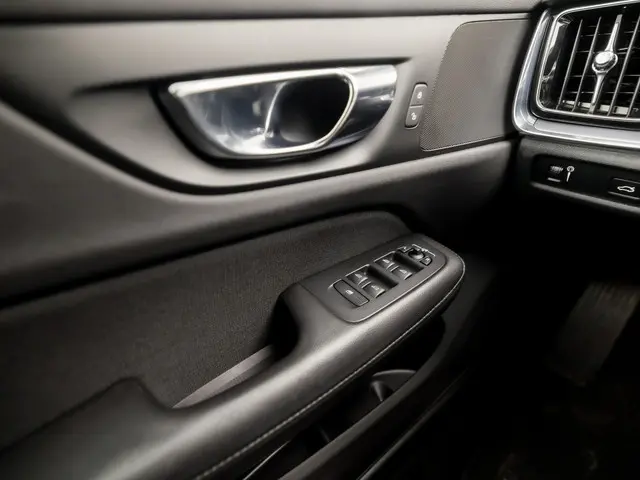 Volvo V60 2.0 B3 Sport 2020 Benzine 23