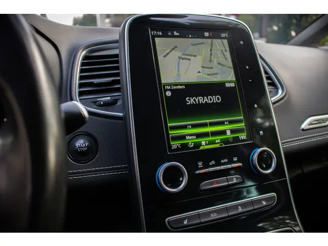 Renault Scénic TCe 130 Bose 2017 Benzine 17