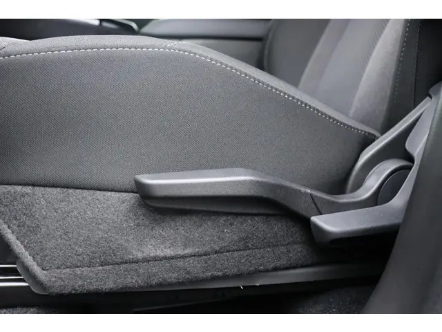 Toyota Urban Cruiser Dynamic 61 kWh 2026 Elektrisch 19