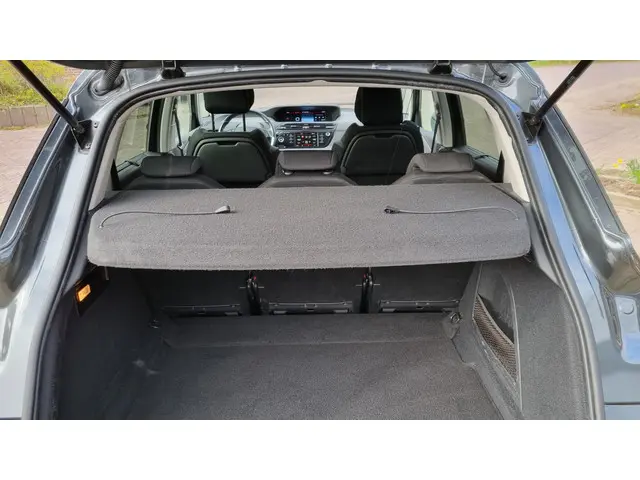 Citroën C4 Picasso 1.2 PureTech Selection 2017 Benzine 28