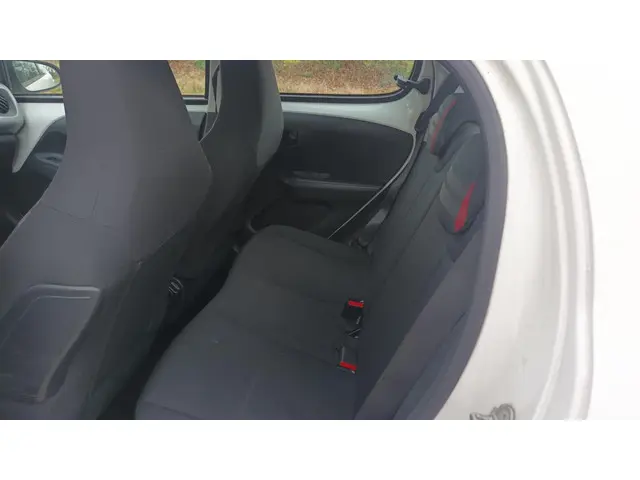 Peugeot 108 1.2 VTi Airco / Cruise control 2014 Benzine 11