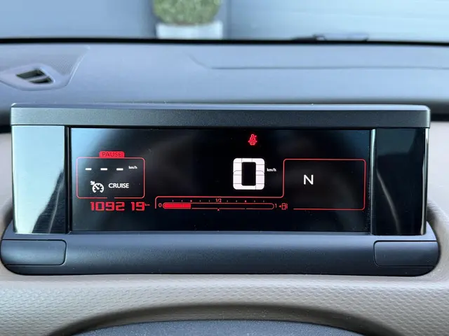 Citroën C4 Cactus 1.2 e-VTi Shine 2014 Benzine 15