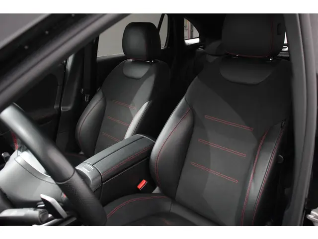 Mercedes-Benz GLA 200 AMG Line Automaat 2020 Benzine 23