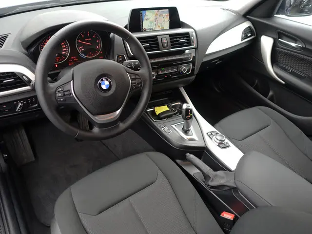 BMW 1 Serie 116d High Executive Aut- 2015 Diesel 2