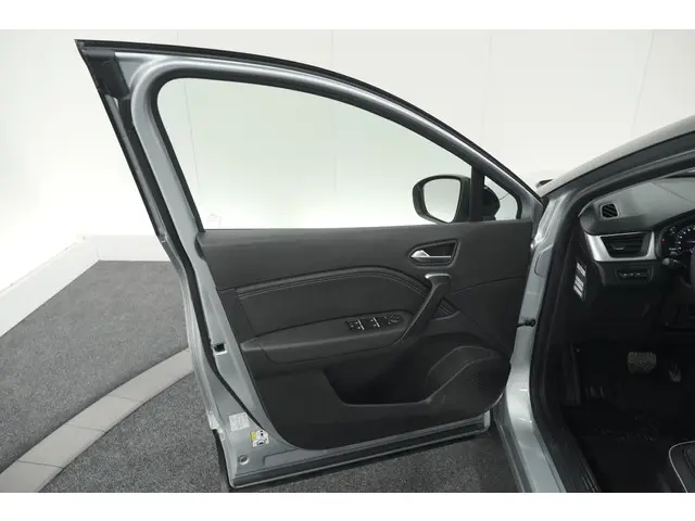 Renault Captur Mild Hybrid 140 EDC Techno 2023 Benzine 75
