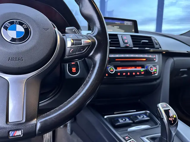 BMW 3 Serie Touring 320i High Executive 2015 Benzine 14