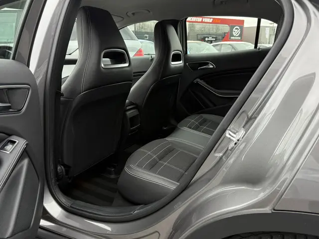 Mercedes-Benz GLA 180 2015 Benzine 11