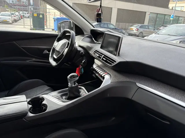 Peugeot 3008 1.2 PureTech Allure 2017 Benzine 8