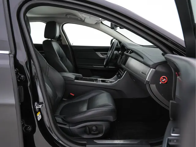 Jaguar XF 2.0 Portfolio 2017 Benzine 11