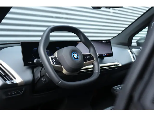 BMW iX xDrive40 High Executive 2025 Elektrisch 16