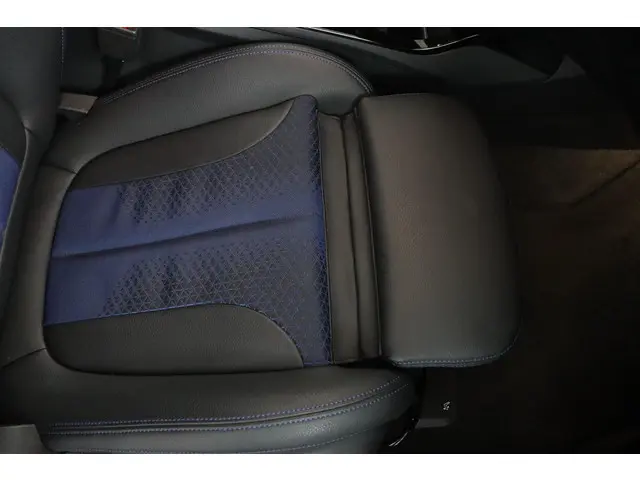 BMW 1 Serie 118i Executive Edition 2021 Benzine 37