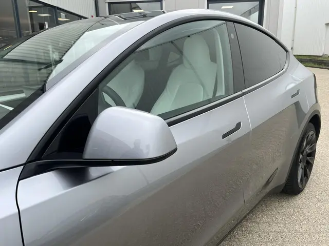 Tesla Model Y Long Range AWD 75 kWh 2023 Elektrisch 42