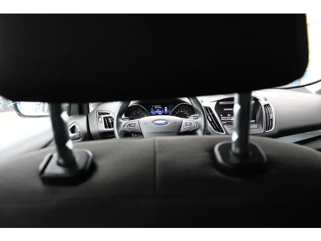 Ford C-MAX 1.5 Titanium 2015 Benzine 16