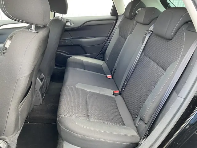 Citroën C4 1.2 PureTech Shine 2015 Benzine 6