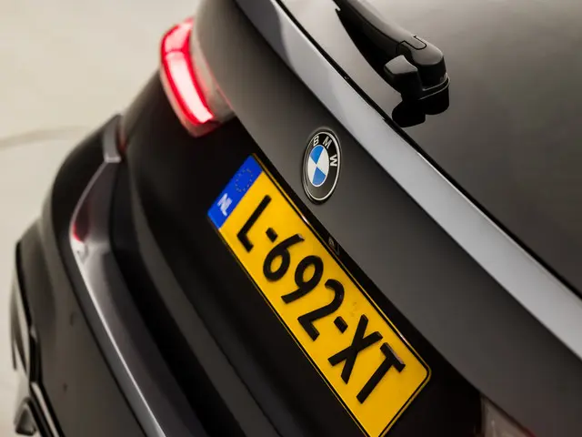 BMW 3 Serie Touring 318i M Sport 2021 Benzine 34