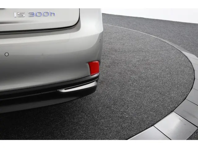 Lexus IS 300h Hybrid Business Line 2017 Hybride Benzine 34