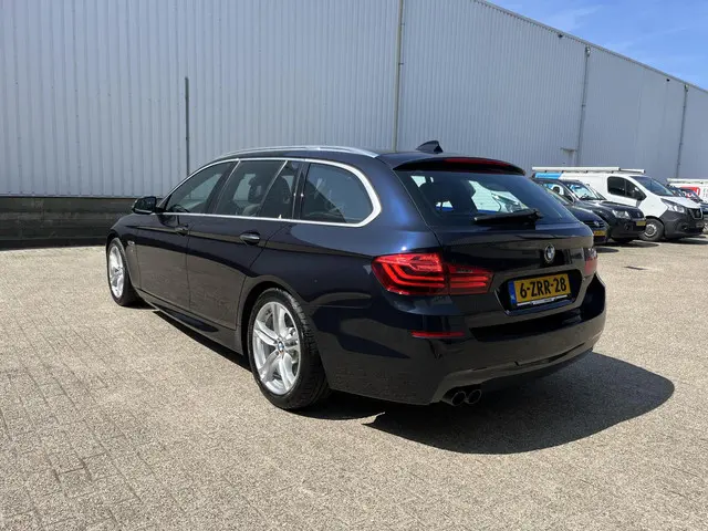 BMW 5 Serie Touring 520i High Executive 2015 Benzine 71