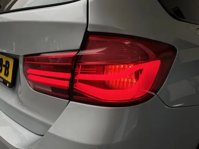 BMW 3 Serie Touring 320i M-sport 2017 Benzine 27