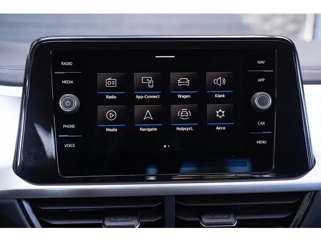 Volkswagen T-Roc 1.0 TSI Life 2023 Benzine 45