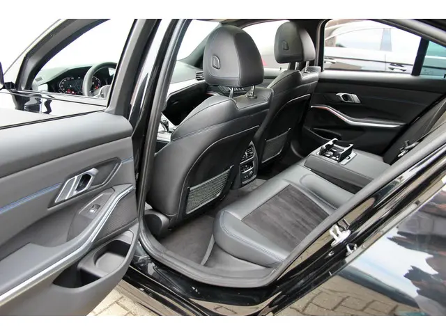 BMW 3 Serie 330i High Executive 2019 Benzine 25