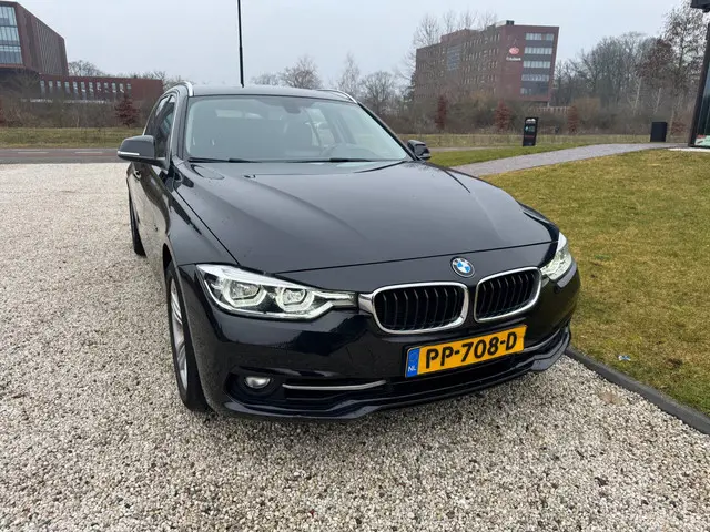 BMW 3 Serie Touring 318i Executive 2017 Benzine 11