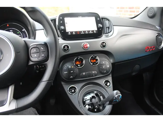 Fiat 500 1.2 S * Automaat / Half-leder / Navi * 2018 Benzine 20