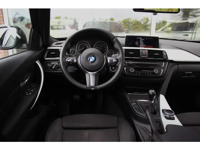 BMW 3 Serie 316i Executive 2013 Benzine 12