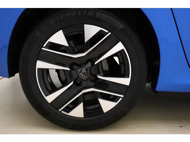 Peugeot 208 PureTech 100 Allure 2024 Benzine 12