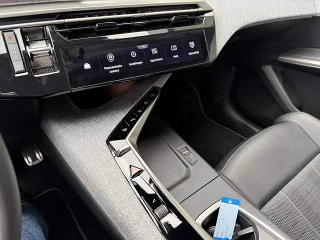 Peugeot 3008 1.2 Hybrid 145 GT 2025 Hybride Benzine 11