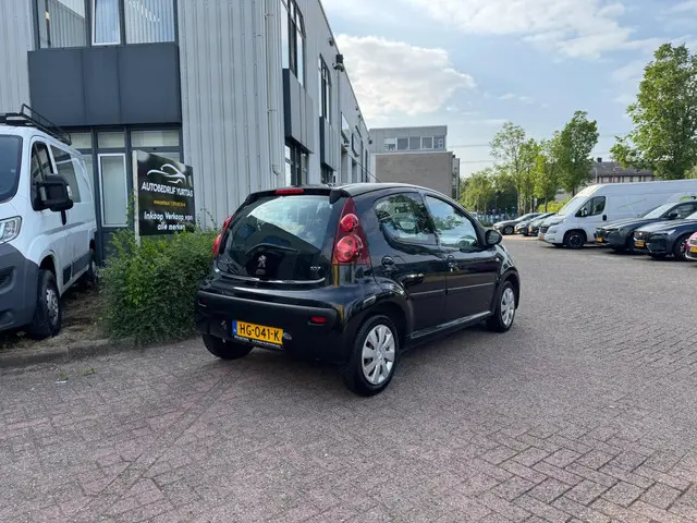 Peugeot 107 1.0 Active AUTOMAAT!!! 2013 Benzine 3
