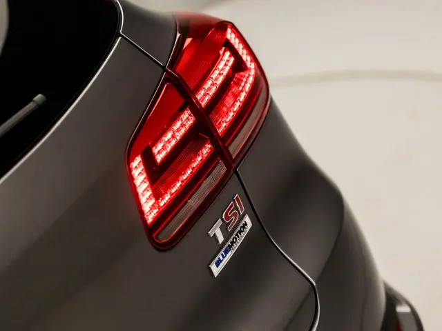 Volkswagen Tiguan 1.4 TSI R-Line Sport 2015 Benzine 32