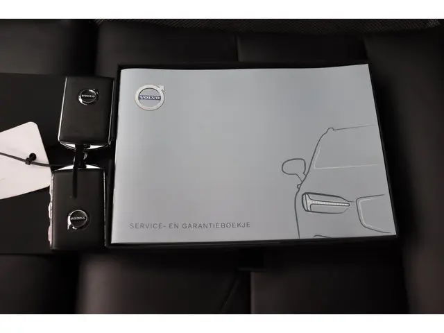 Volvo V60 2.0 T4 R-Design org. NL-auto 2019 Benzine 38