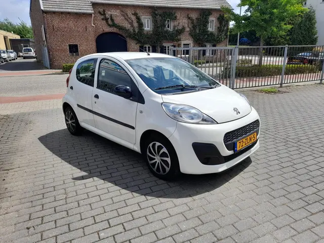 Peugeot 107 1.0 Access Accent 2013 Benzine 12