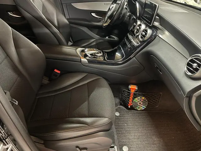 Mercedes-Benz GLC 250 4MATIC Premium 2018 Benzine 11
