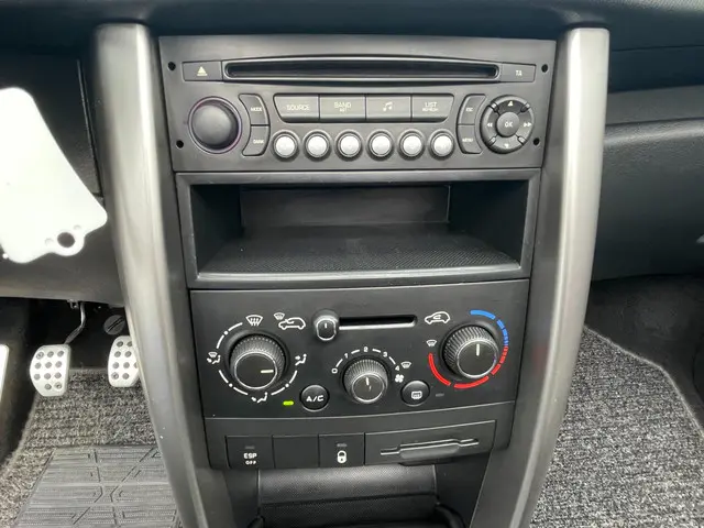 Peugeot 207 CC 1.6 VTi 2013 Benzine 16