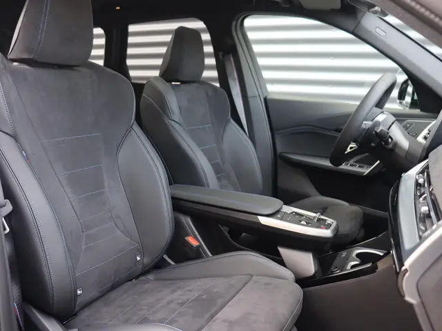 BMW X1 xDrive25e 2025 Hybride Benzine 8