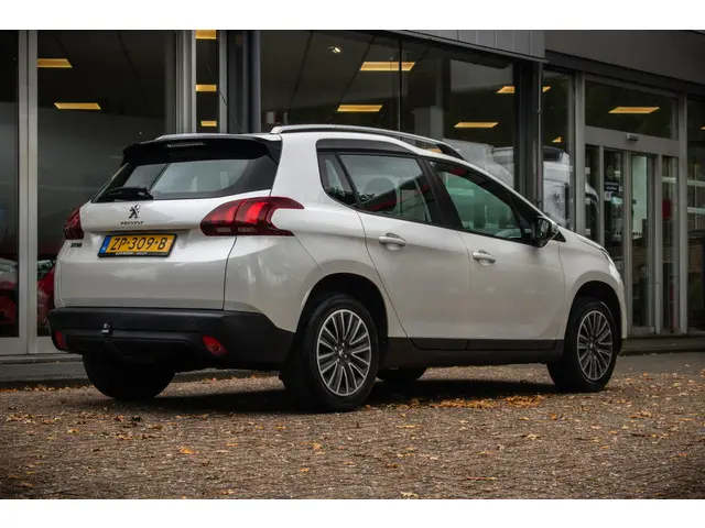 Peugeot 2008 1.2 PureTech Active 2019 Benzine 28