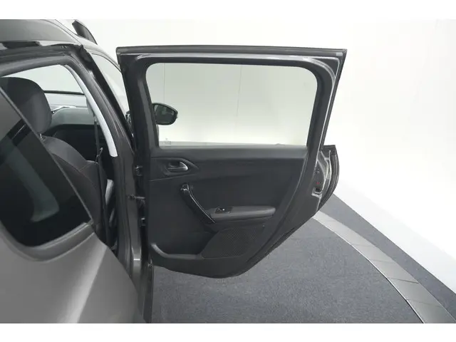 Peugeot 2008 PureTech 130 GT-Line 2019 Benzine 61