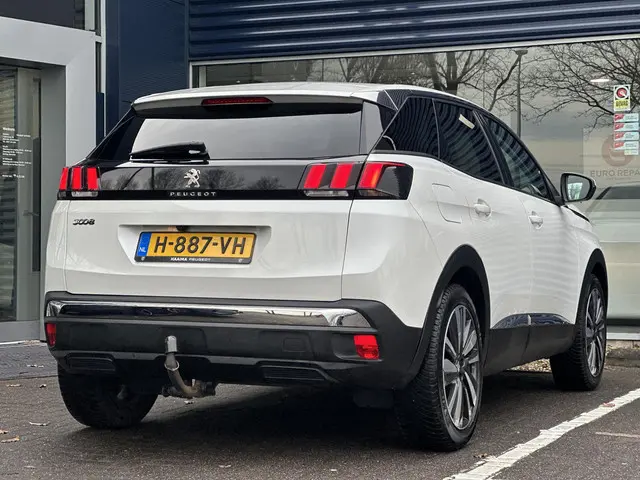 Peugeot 3008 1.2 PureTech Allure Avantage 2020 Benzine 2