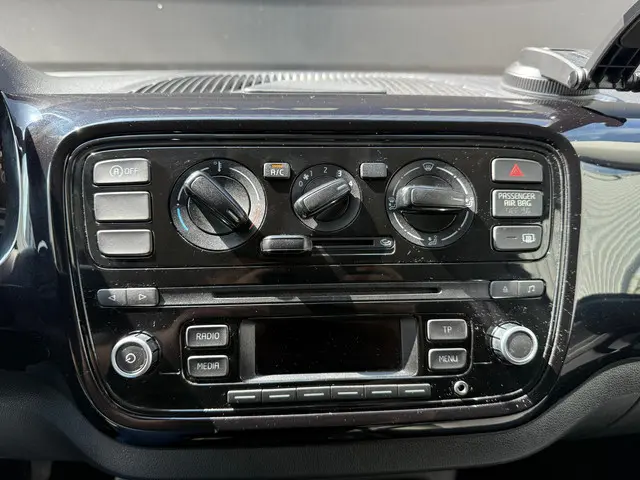 Volkswagen up! 1.0 move up! BlueMotion 2016 Benzine 28