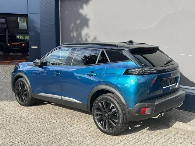 Peugeot 2008 1.2 Hybrid 145 GT 2025 Hybride Benzine 3