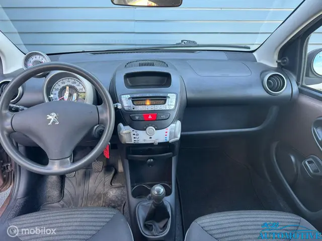 Peugeot 107 1.0 Active 2014 Benzine 8